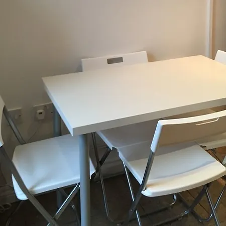 Ruth Apartment *