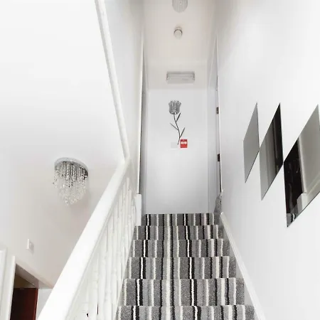 Ruth Apartment
